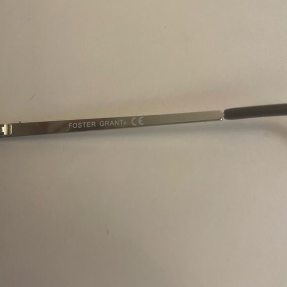 Foster Grant women's aviator-style sunglasses purple ombre lenses with soft case - Picture 4 of 6